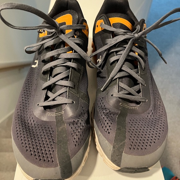 ON’s Running Black and Orange Sneakers Men’s - Picture 4 of 4